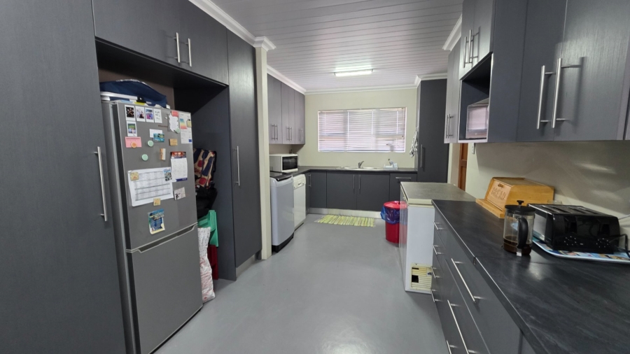 4 Bedroom Property for Sale in Hartenbos Heuwels Western Cape